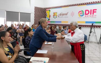 SRA. ELIA RAMOS GANADORA DEL CUARTO LUGAR EN EL CONCURSO DE CANTO DE DIF NAYARIT PARA ADULTOS MAYORES.