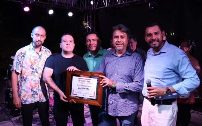 ALEGRE NOCHE SE VIVIÓ HOY EN ACAPONETA CON UN CONCIERTO DE JAZZ AL AIRE LIBRE.