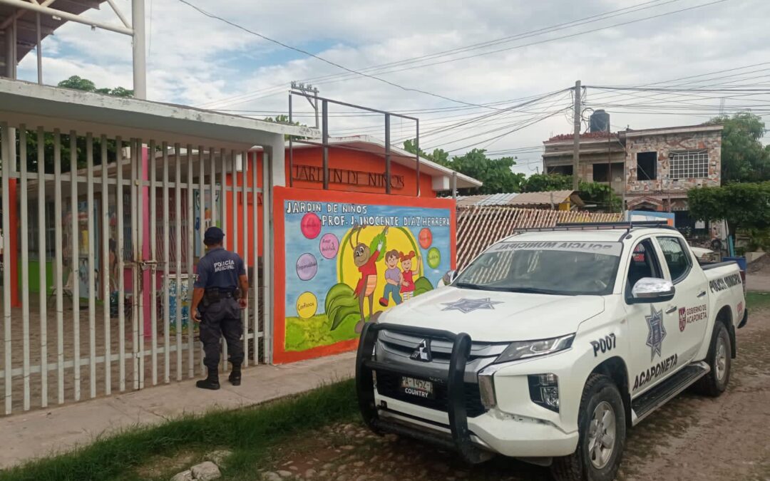 Dirección General de Seguridad y Protección Ciudadana Acaponeta realizan recorridos de vigilancia por los diversos planteles educativos del municipio.