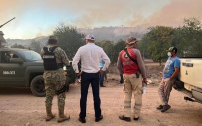 #incendiosforestales2025|| El presidente municipal Manuel Ramón Salcedo Osuna acompañó a instituciones de seguridad y protección ciudadana a la comunidad de El Motaje para continuar con las labores en busca de controlar el incendio forestal.