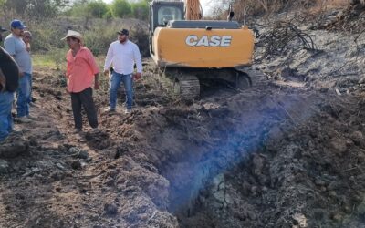 #Jagüeyes|| Maquinaria trabaja en la comunidad de El Cantón para la creación de abrevadero en apoyo a ganaderos de esta localidad.
