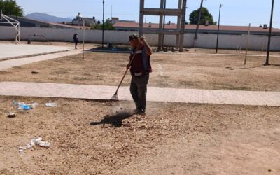 Personal de servicios públicos cada día realiza labores de limpieza en diferentes puntos del municipio a través de las cuadrillas de aseo público.