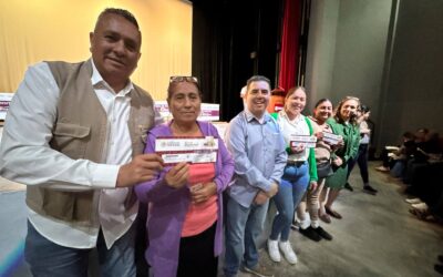 #Becas|| Se realizó la entrega de tarjetas del programa de Beca Rita Cetina para estudiantes de educación secundaria.