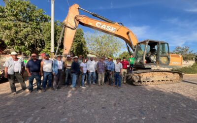 #DesarrolloAgropecuario|| Manuel Ramón Salcedo Osuna, presidente municipal, en coordinación con el gobernador Miguel Ángel Navarro están apoyando a los productores del campo del municipio con la construcción de jagüeyes.