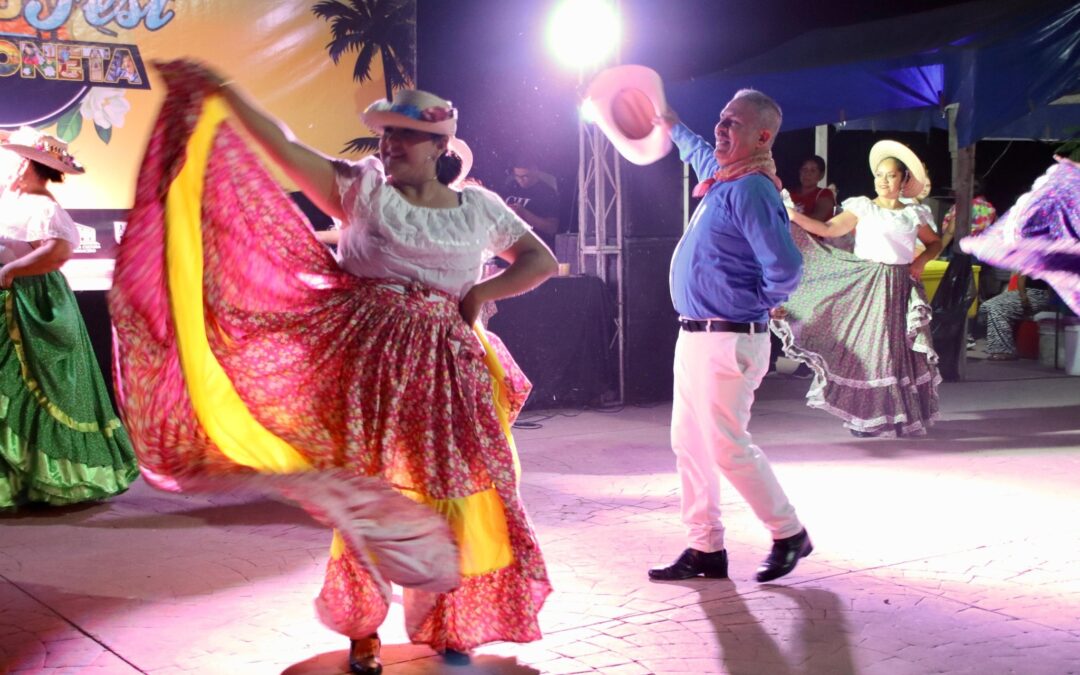 #Fotogaleria|| Con la participación de los grupos de danza de Casa de la Cultura Alí Chumacero arrancó el AcapoFest 2025.